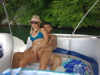 Sommige plezier met publiek seks op onze boot, hd porno b6