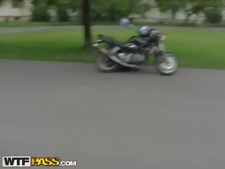 Недосвідчена анал ебать на a bike