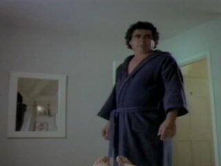 该 妓女 1989: 葡萄收获期 xxx 高清晰度 色情 视频 06