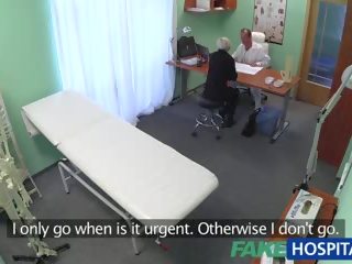 Fakehospital ginintuan ang buhok tatu beyb fucked mahirap sa pamamagitan ng kanya doktor
