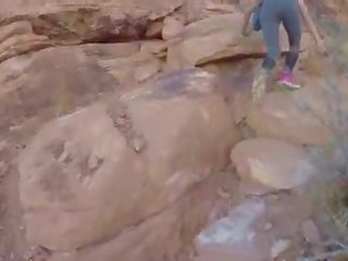 Openlucht publiek volwassen film in rood rock canyon