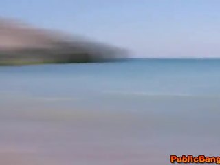 优 superb 特点 瓦伦蒂娜 nappi 拍着 上 公 海滩!