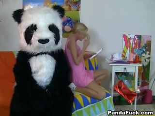 Panda ari në porno lodër xxx film