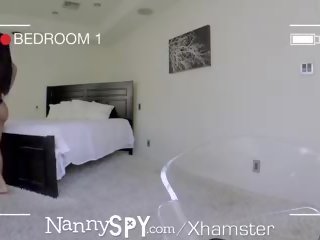 Nannyspy grande tetas nanny amia miley apanhada em escondido câmaras