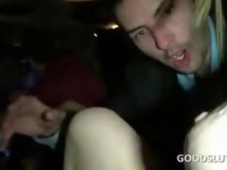 Tenåring nymphos drikking i limo gangbang
