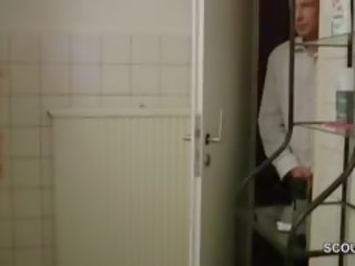 德语 母亲 抓 和 性交 在 淋浴