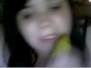 Girl from US deepthroats a banana on chat roulette hot